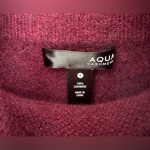 AQUA Cashmere Turtleneck Sweater with holes - 100% Bloomingdale’s-Size Small - Picture 2 of 9